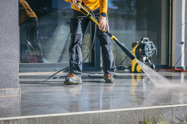 High Pressure Cleaning - Powerful water jet cleaning surface